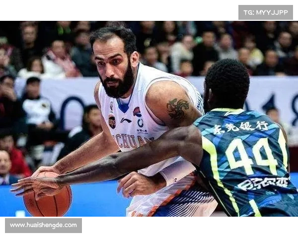 哈达迪坚持不退役背后的故事与他对篮球的热爱与执着精神